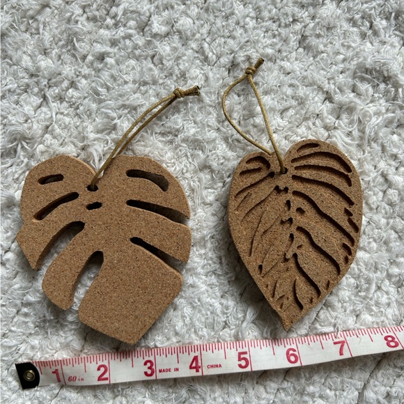 Set/2 cork ornaments monstera philodendron leaf 4” ea plant lady gift NWOT - Picture 6 of 6